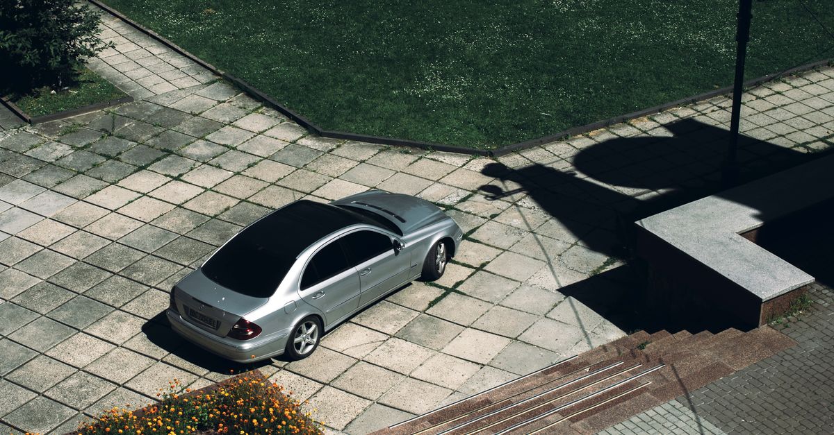 How to Safely Use Pressure Washers on Concrete Driveways