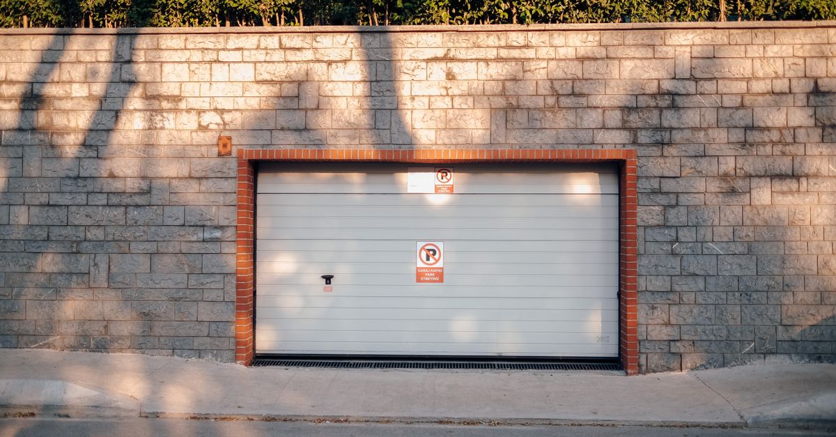 Using Mulch and Landscaping to Protect Driveways